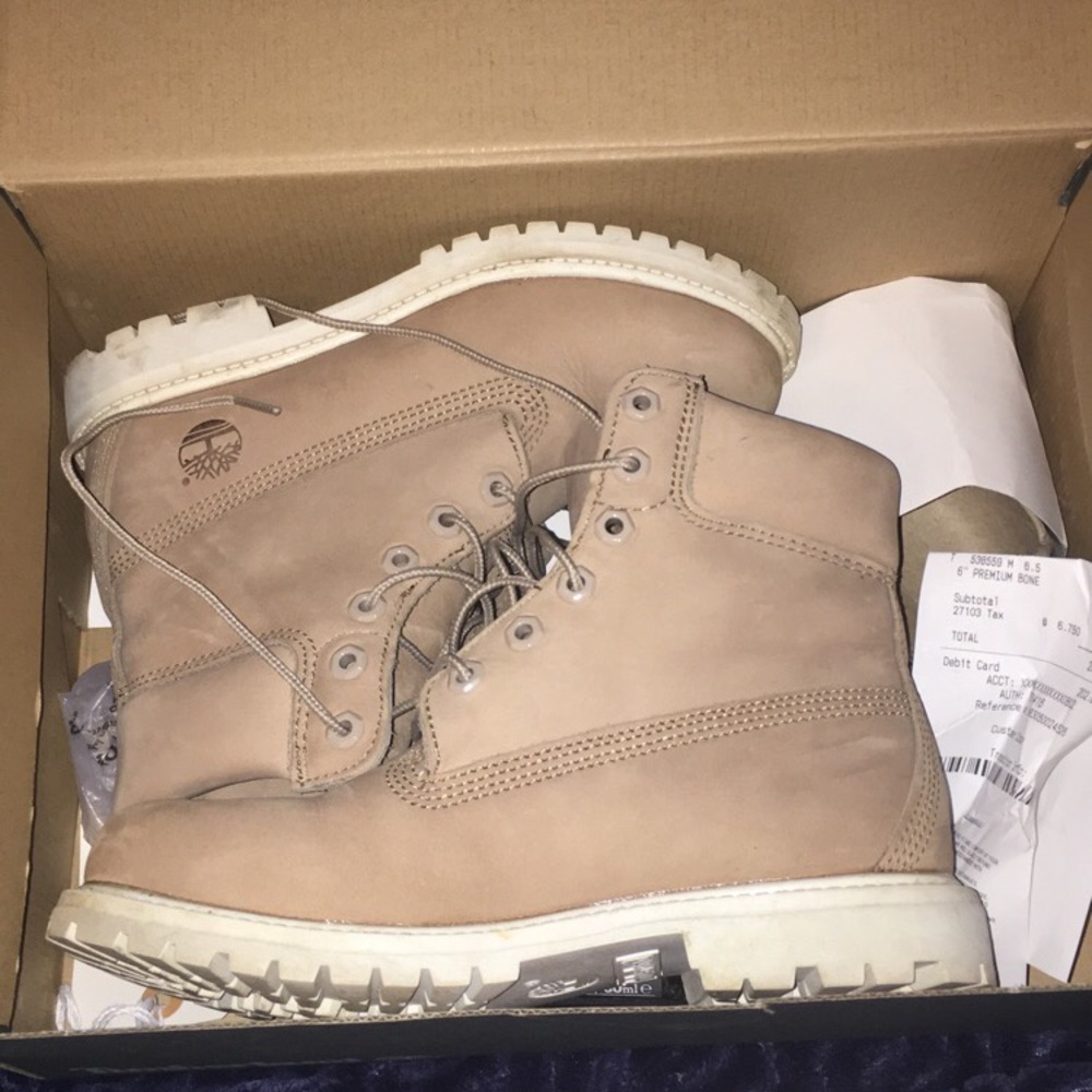 NUDE TIMBERLANDS